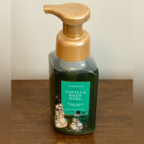 NEW BATH AND BODY WORKS FOAMING HAND SOAP ~ VANILLA BEAN NOEL - Picture 2 of 4